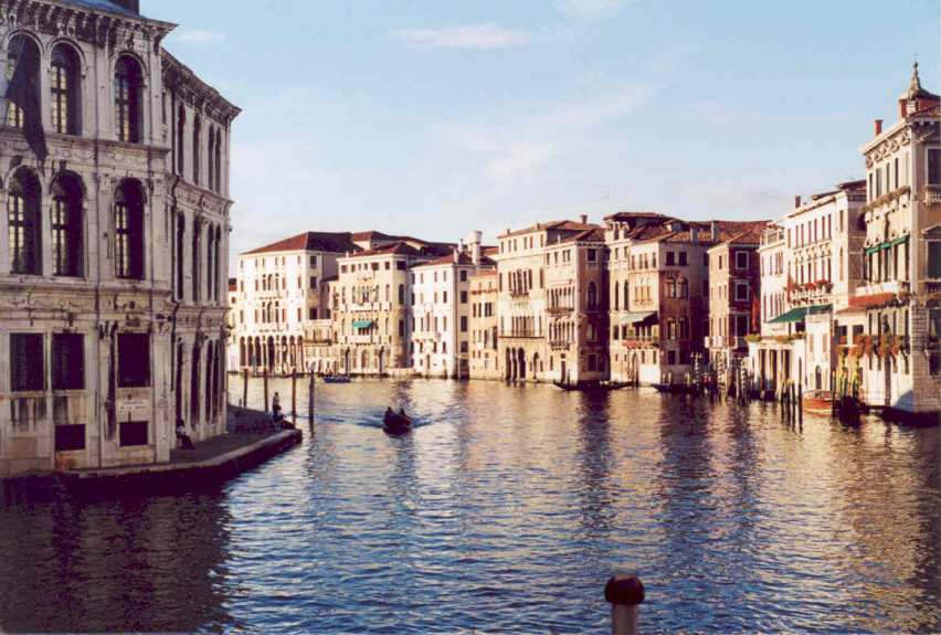 venicebyday.jpg (69166 bytes)
